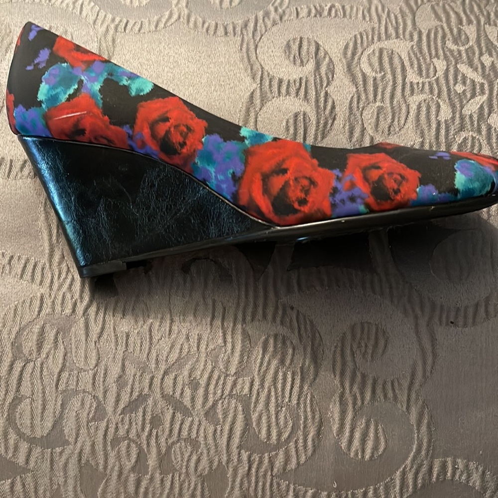 Shoes - Picture 2 of 3